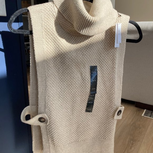 Banana Republic Sweater Vest - Picture 1 of 4